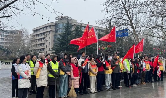 学雷锋 践初心｜中共上海金茂凯德（青岛）律师事务所支部携手青工委暖心行动，为旧楼区居民筑起“光明屏障”